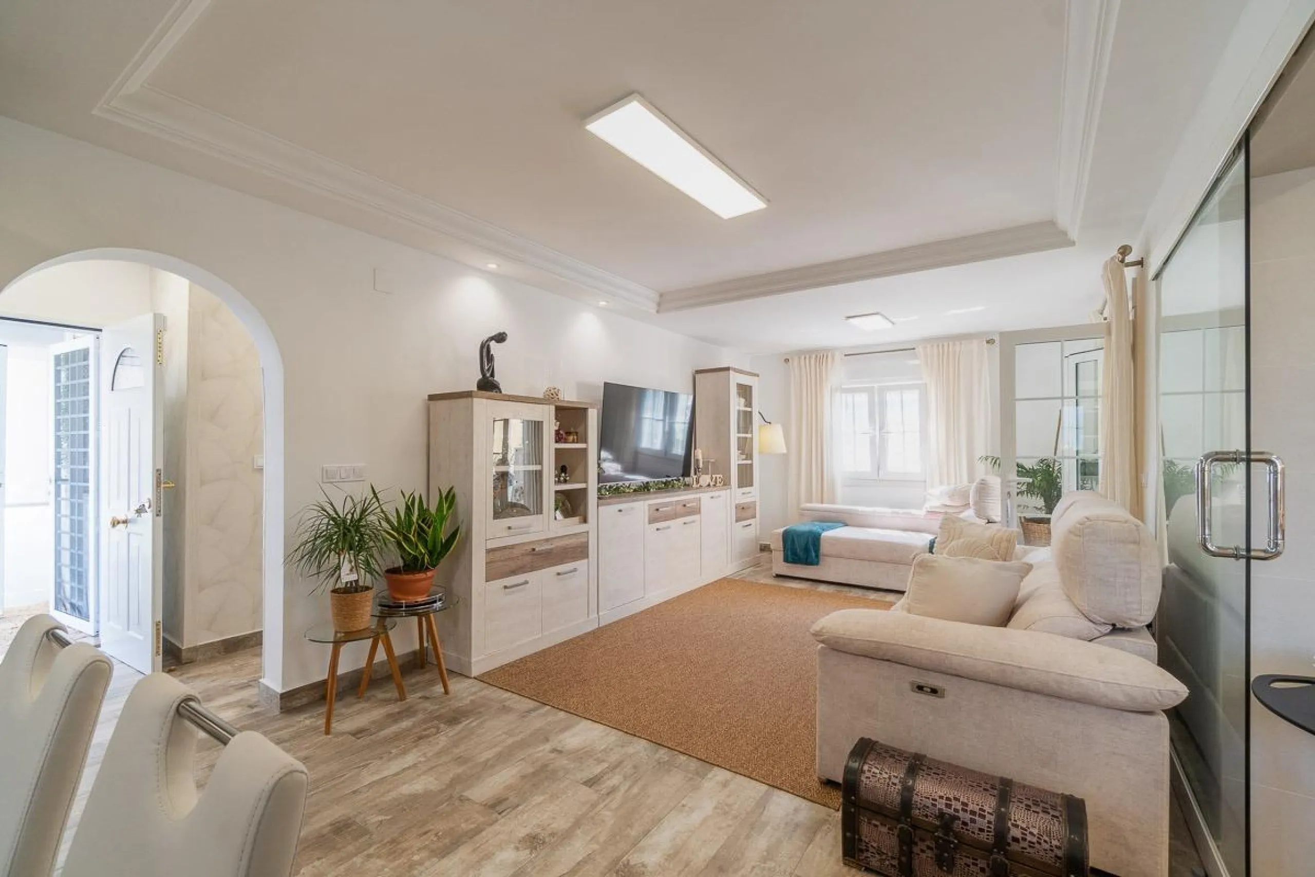 Villa independiente reformada con apartamento independiente y piscina privada en Villamartín