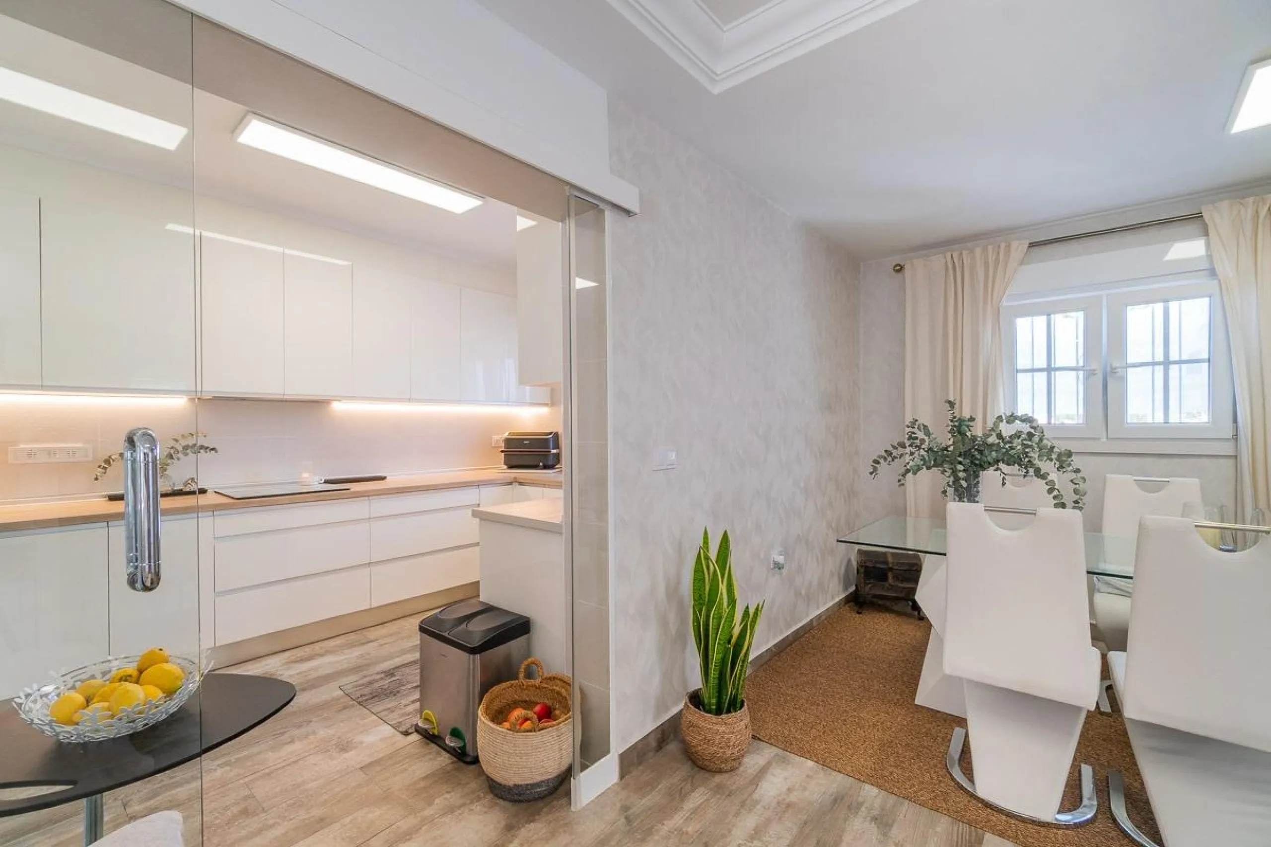 Villa independiente reformada con apartamento independiente y piscina privada en Villamartín