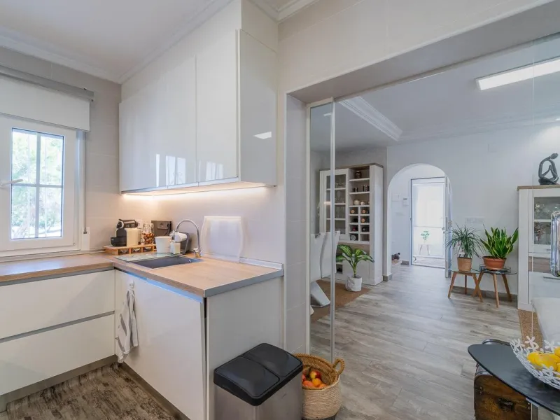 Villa independiente reformada con apartamento independiente y piscina privada en Villamartín