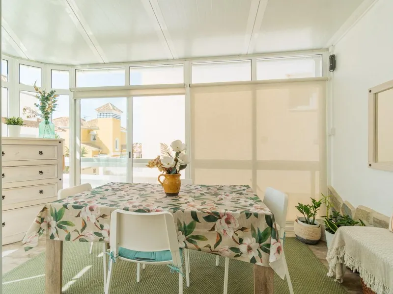 Villa independiente reformada con apartamento independiente y piscina privada en Villamartín