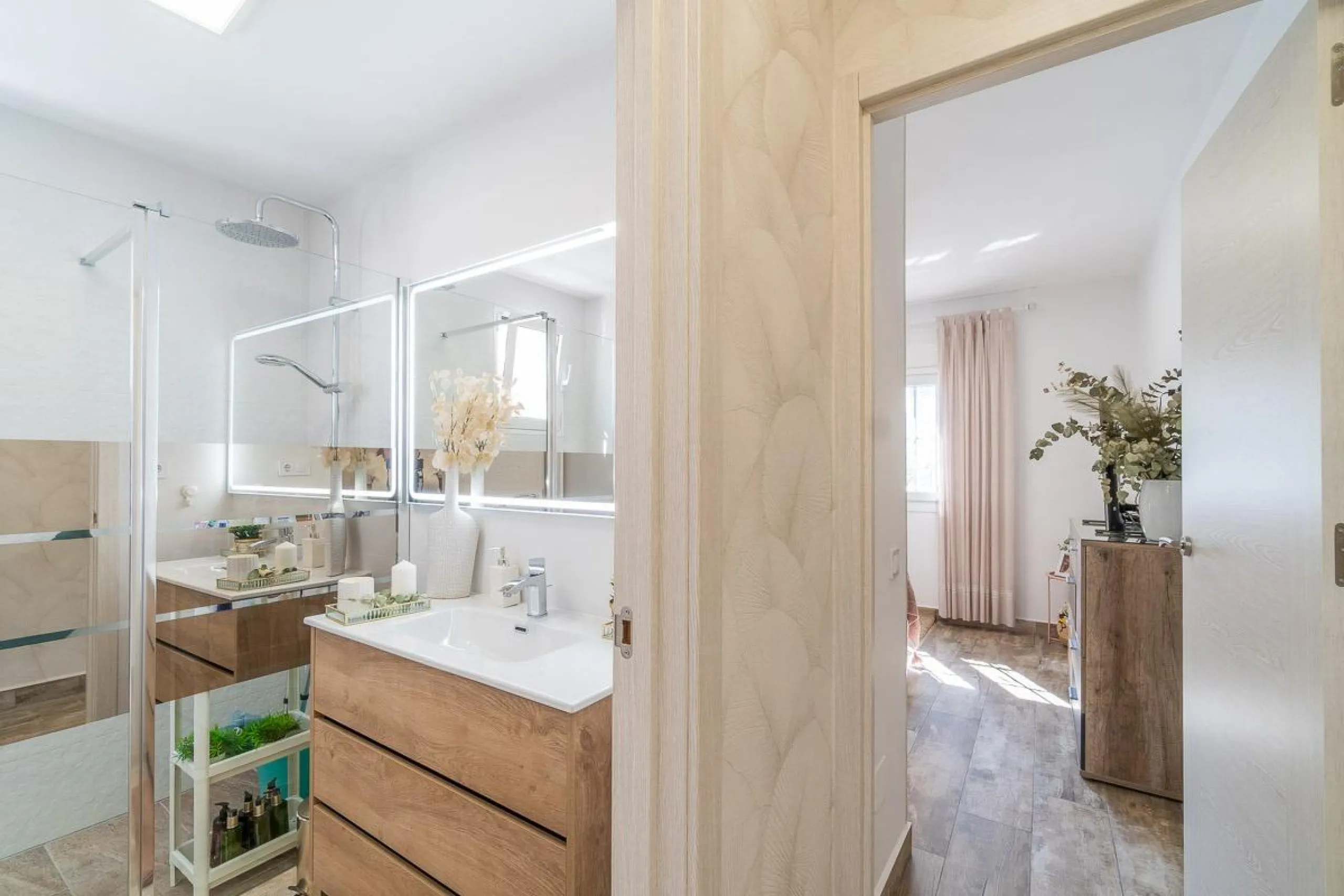 Villa independiente reformada con apartamento independiente y piscina privada en Villamartín