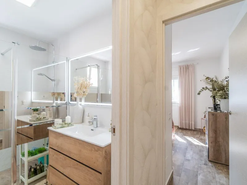 Villa independiente reformada con apartamento independiente y piscina privada en Villamartín