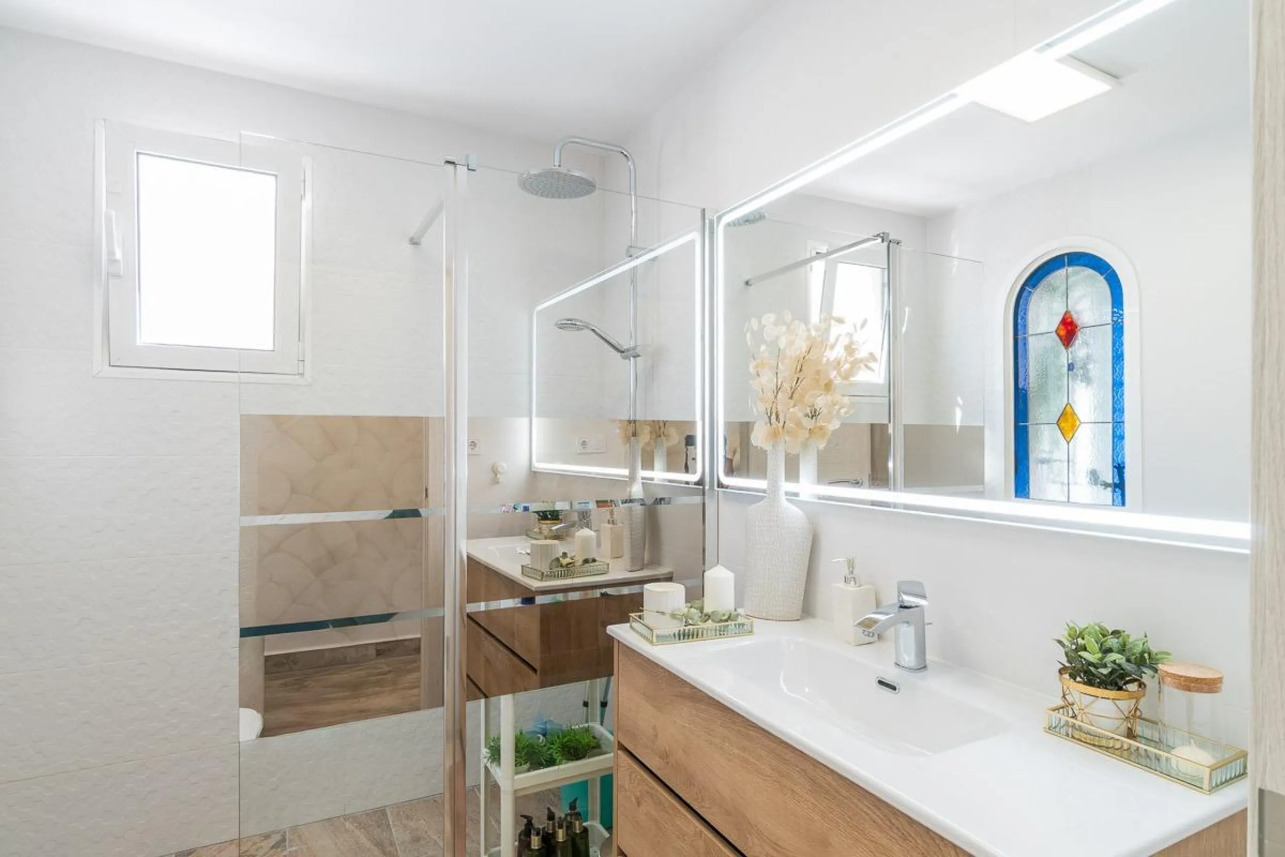 Villa independiente reformada con apartamento independiente y piscina privada en Villamartín