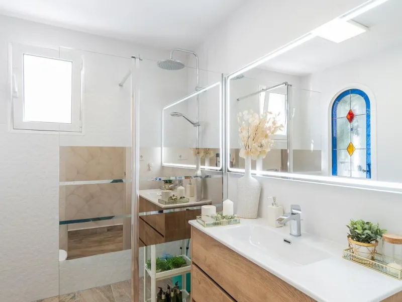 Villa independiente reformada con apartamento independiente y piscina privada en Villamartín