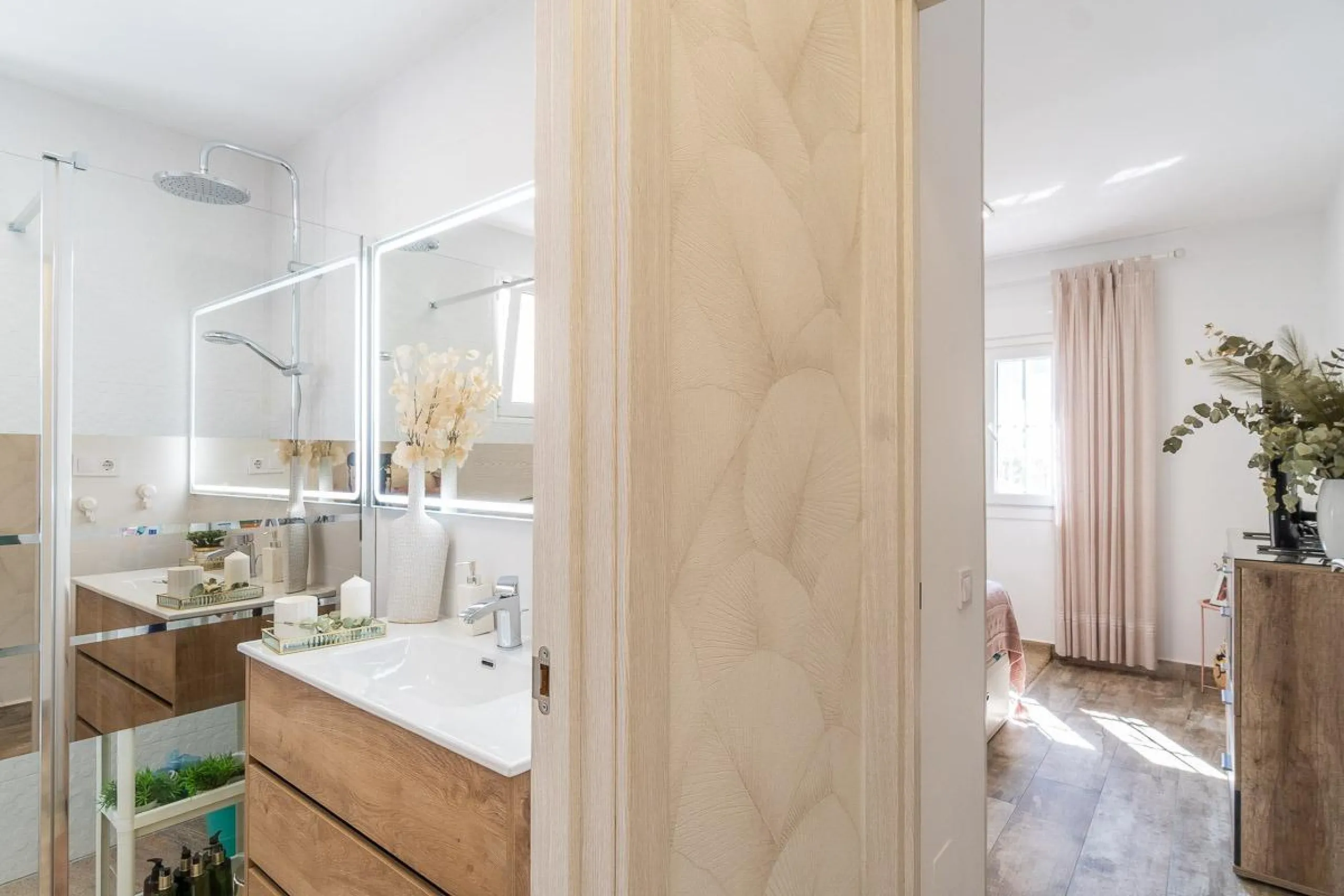 Villa independiente reformada con apartamento independiente y piscina privada en Villamartín
