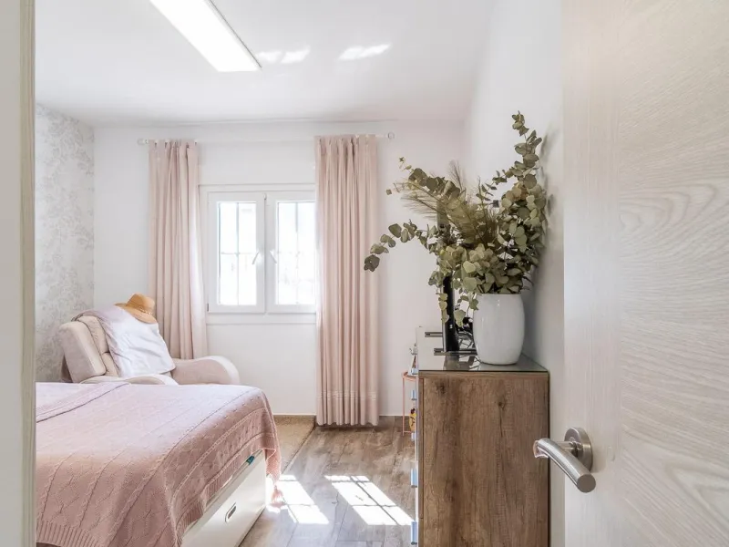 Villa independiente reformada con apartamento independiente y piscina privada en Villamartín