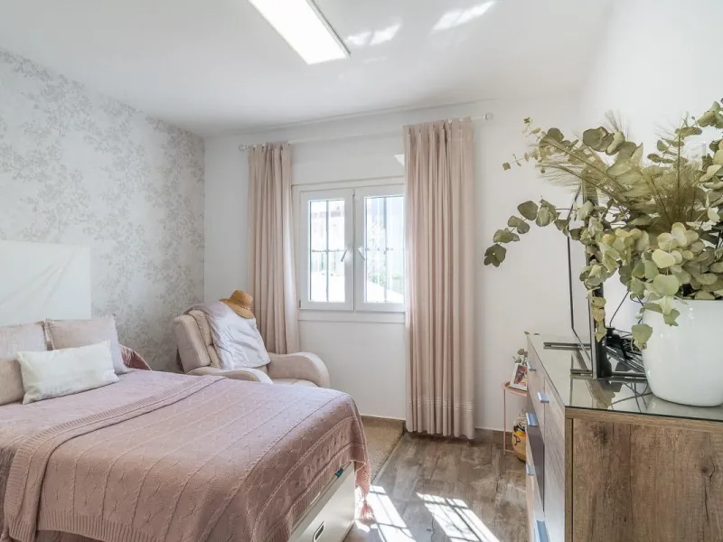Villa independiente reformada con apartamento independiente y piscina privada en Villamartín