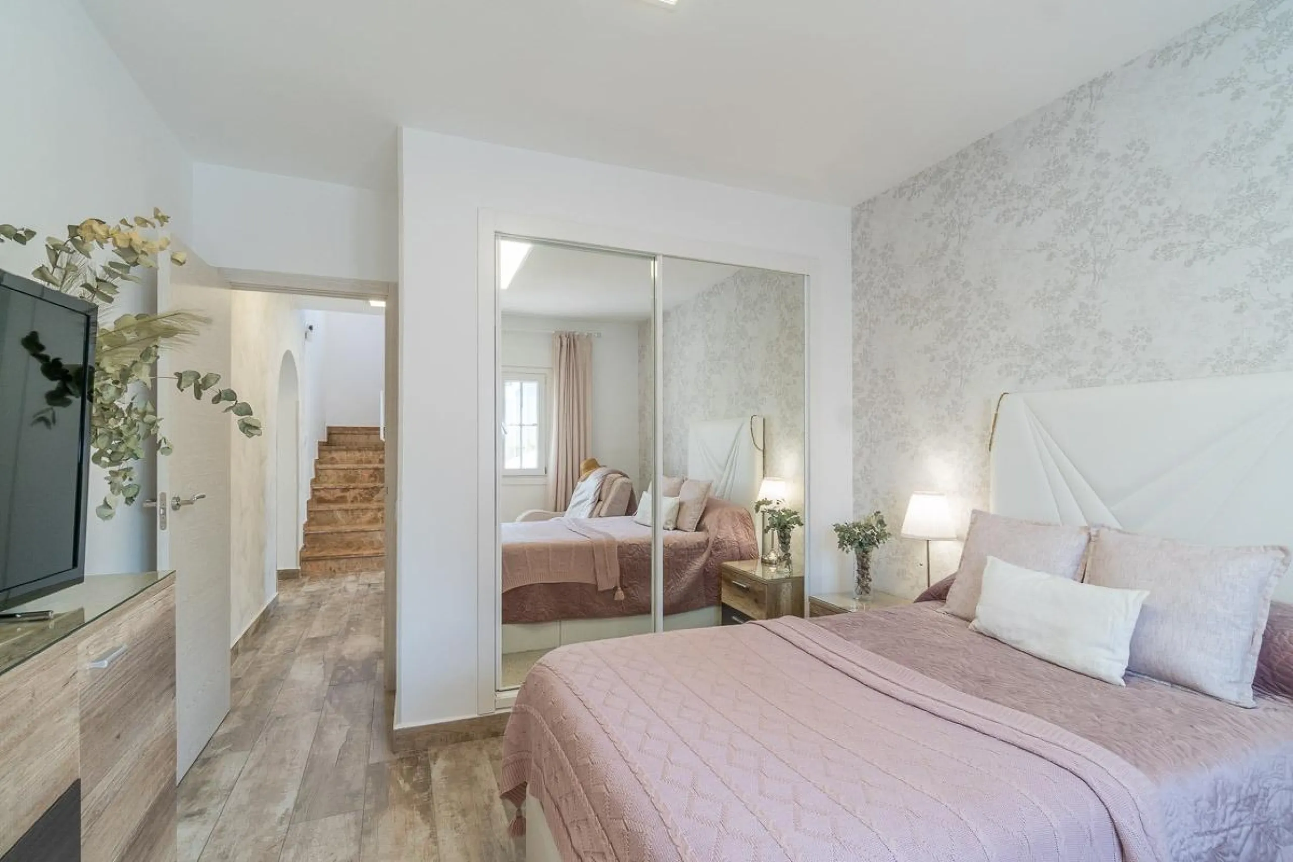 Villa independiente reformada con apartamento independiente y piscina privada en Villamartín