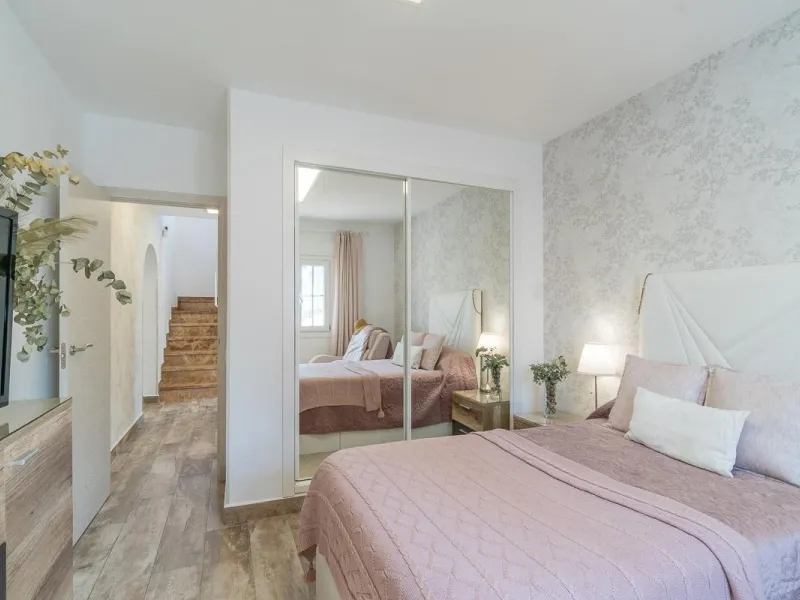 Villa independiente reformada con apartamento independiente y piscina privada en Villamartín