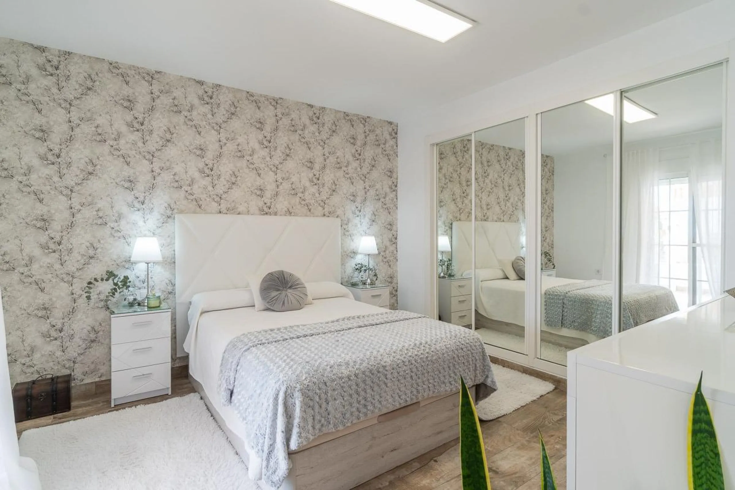 Villa independiente reformada con apartamento independiente y piscina privada en Villamartín