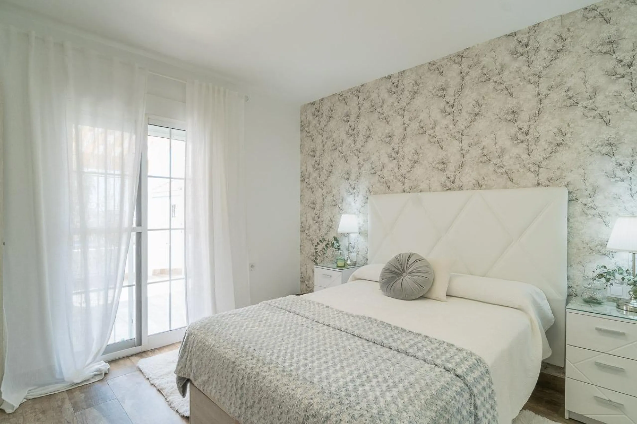 Villa independiente reformada con apartamento independiente y piscina privada en Villamartín