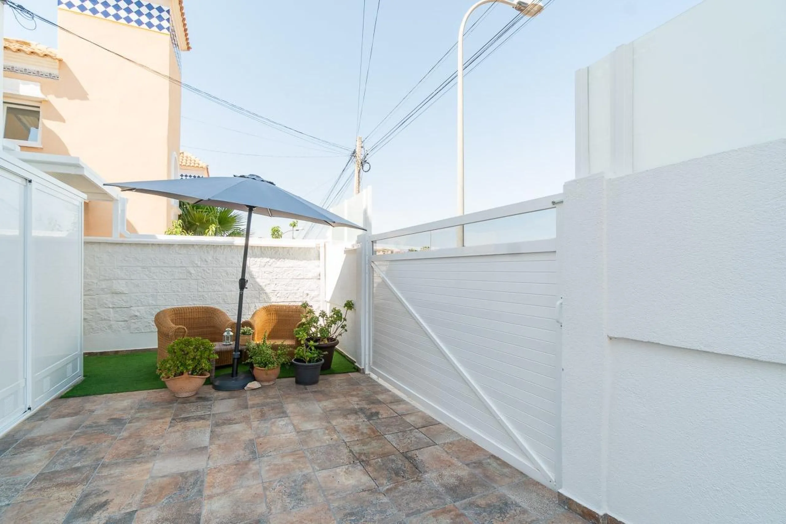 Villa independiente reformada con apartamento independiente y piscina privada en Villamartín