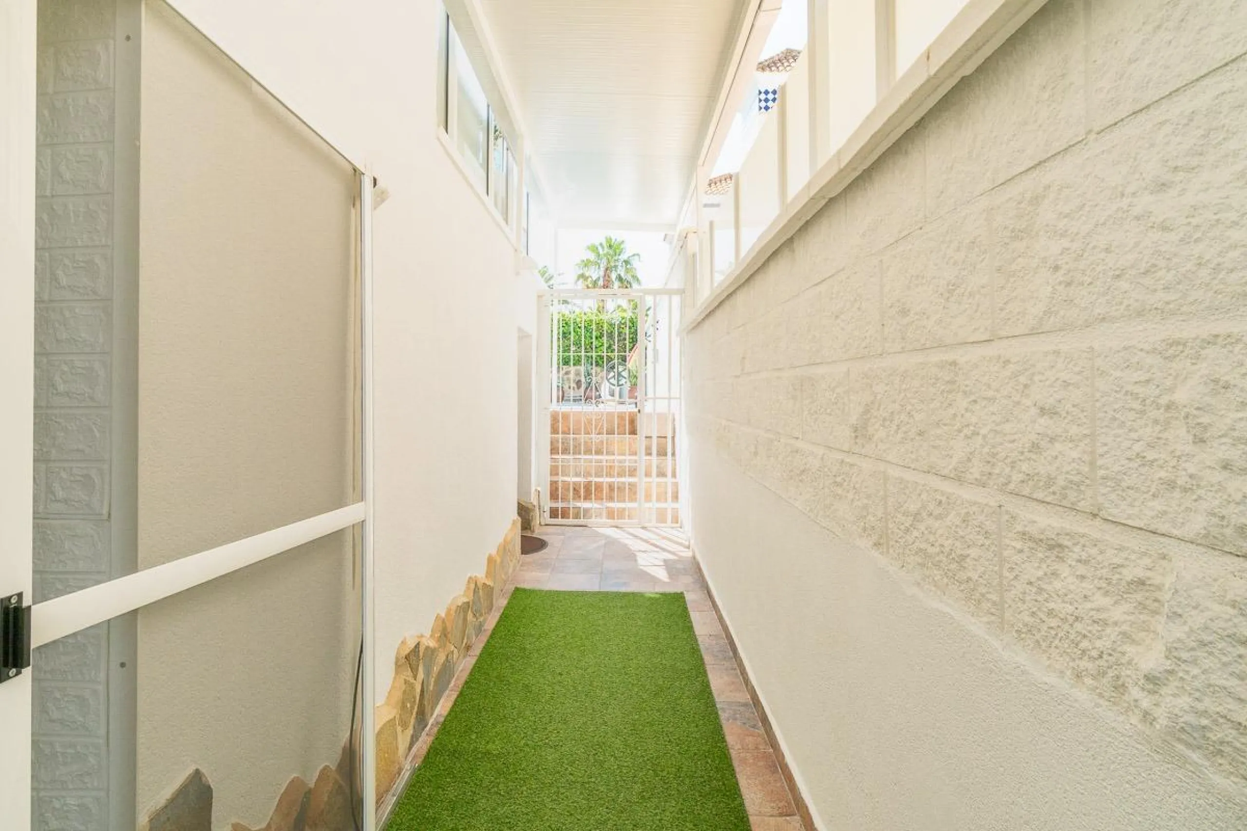 Villa independiente reformada con apartamento independiente y piscina privada en Villamartín