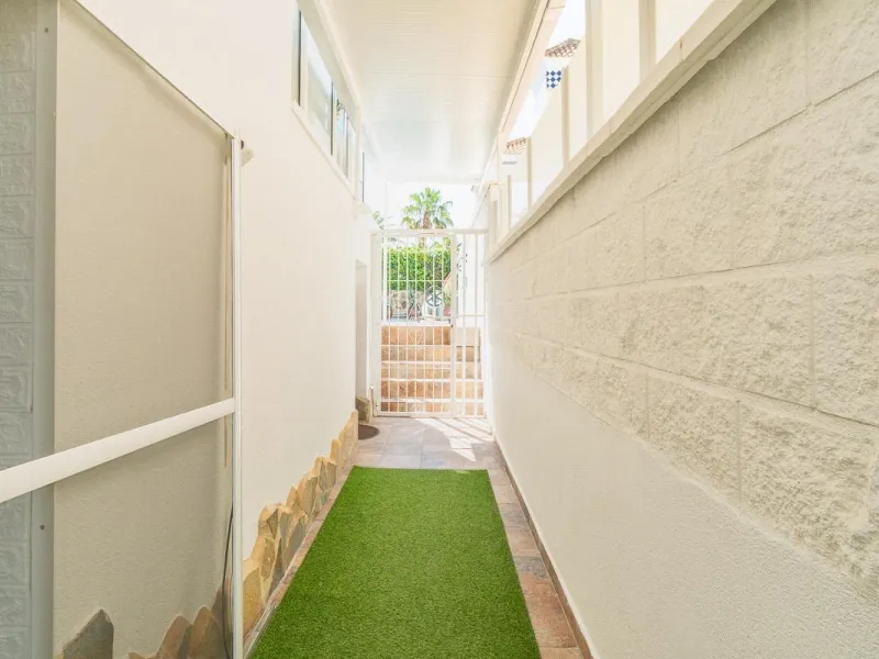 Villa independiente reformada con apartamento independiente y piscina privada en Villamartín