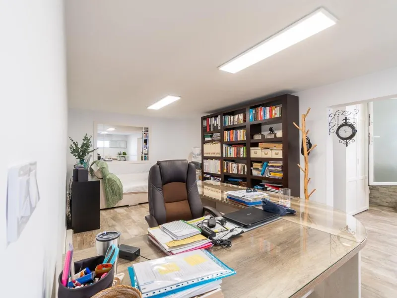 Villa independiente reformada con apartamento independiente y piscina privada en Villamartín