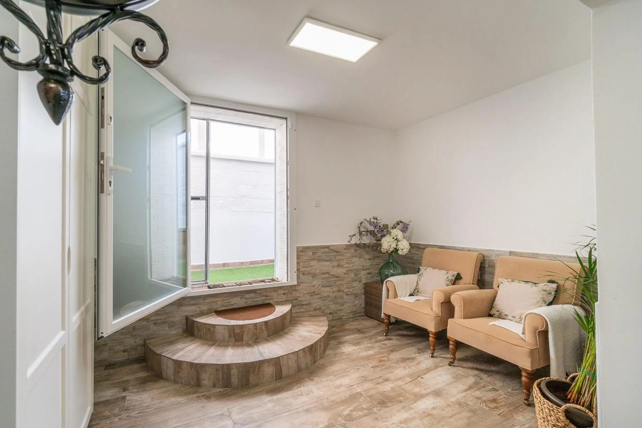 Villa independiente reformada con apartamento independiente y piscina privada en Villamartín