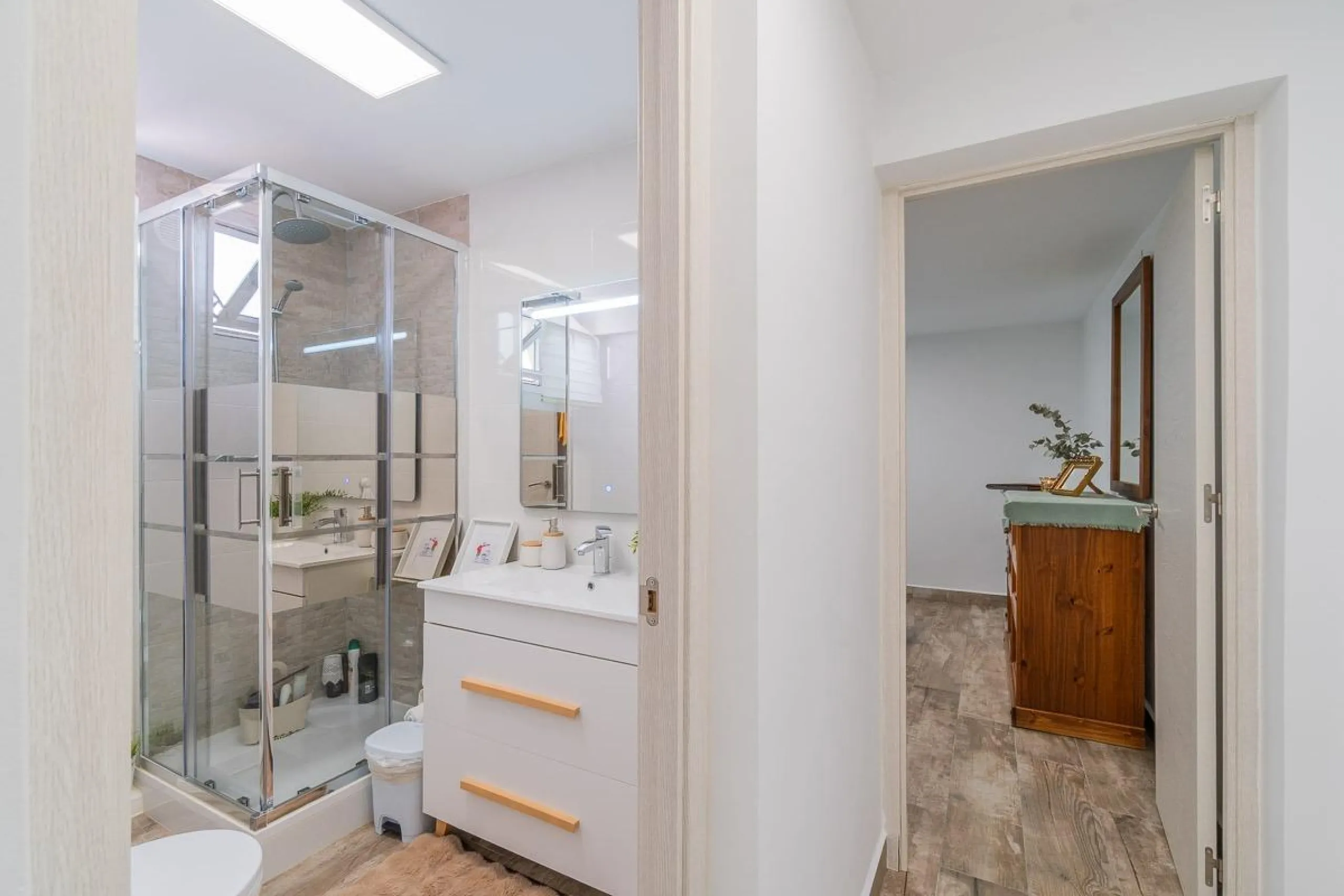 Villa independiente reformada con apartamento independiente y piscina privada en Villamartín