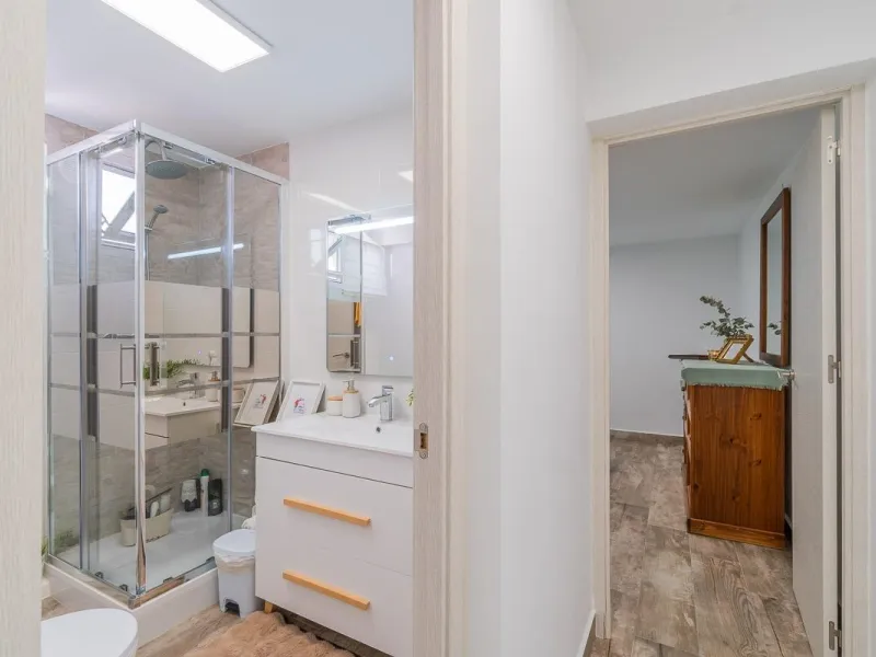 Villa independiente reformada con apartamento independiente y piscina privada en Villamartín