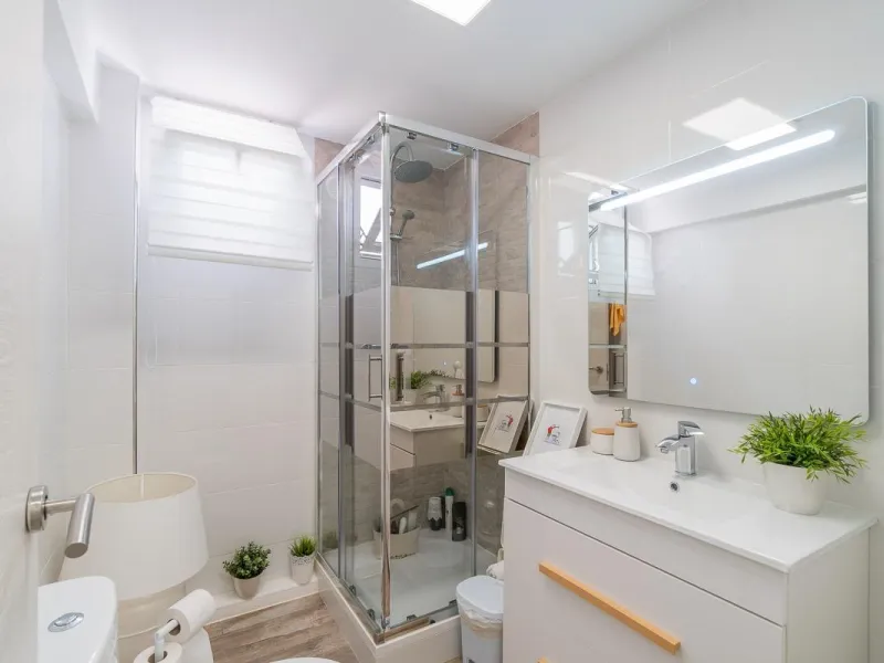Villa independiente reformada con apartamento independiente y piscina privada en Villamartín
