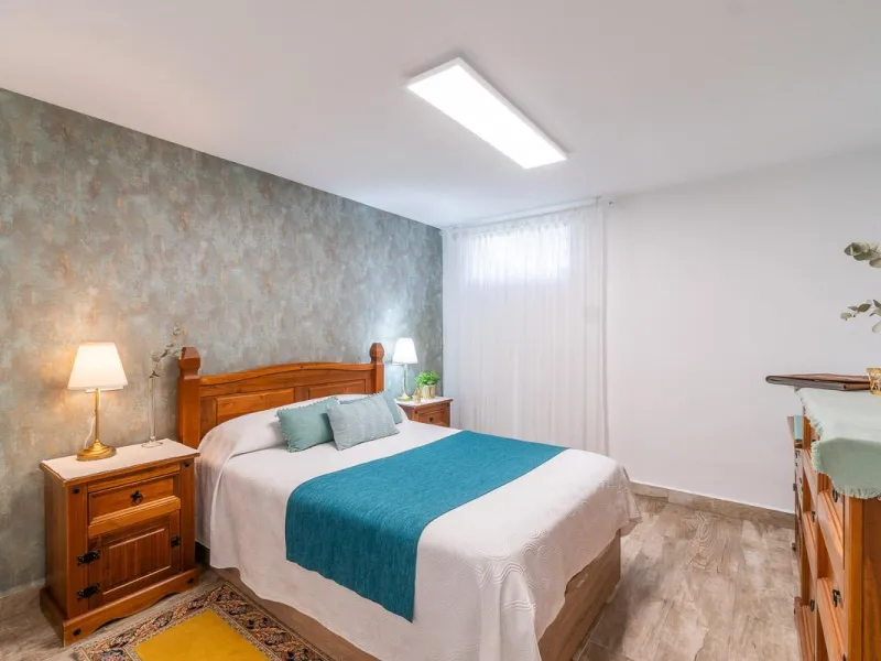 Villa independiente reformada con apartamento independiente y piscina privada en Villamartín