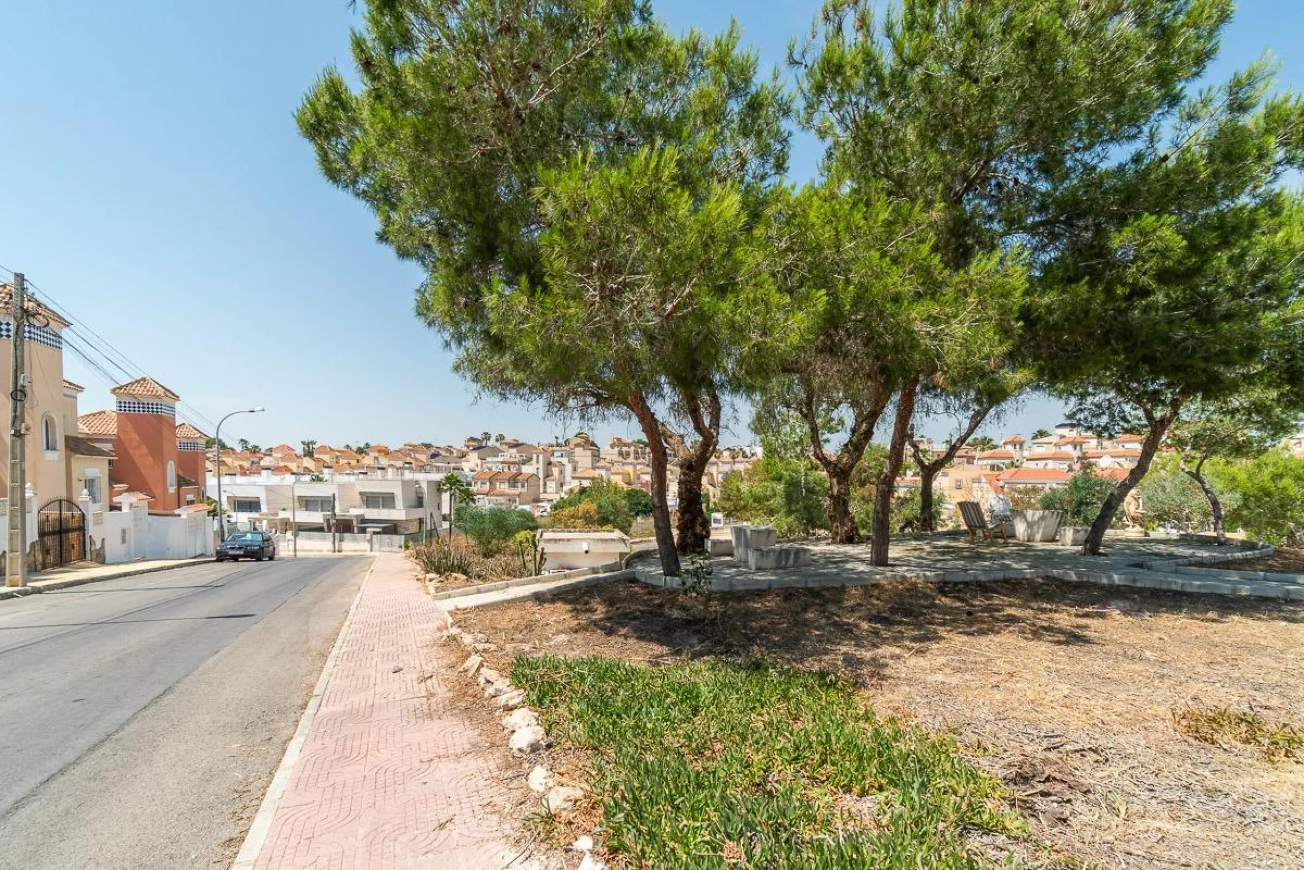 Villa independiente reformada con apartamento independiente y piscina privada en Villamartín