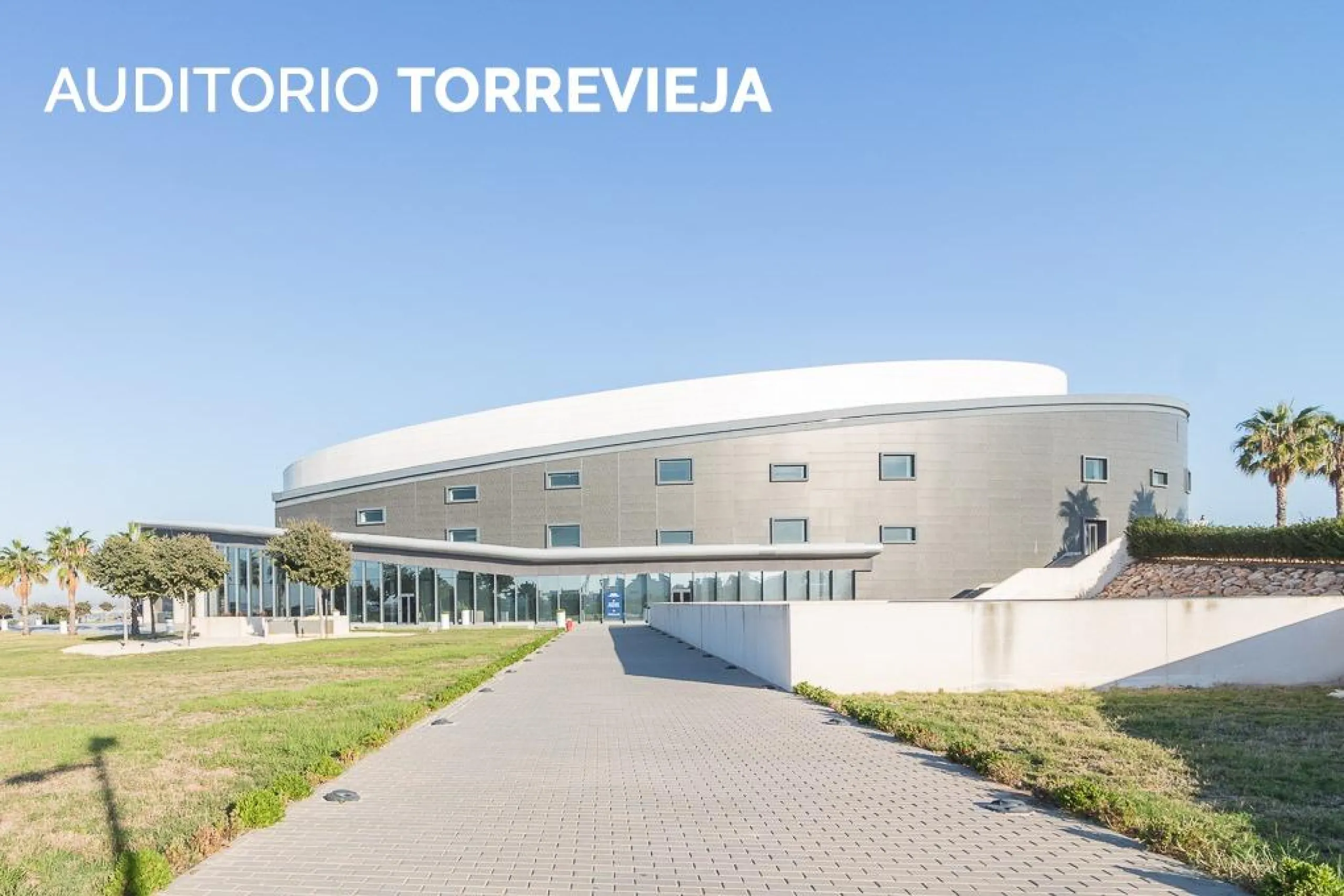 Villa independiente reformada con apartamento independiente y piscina privada en Villamartín