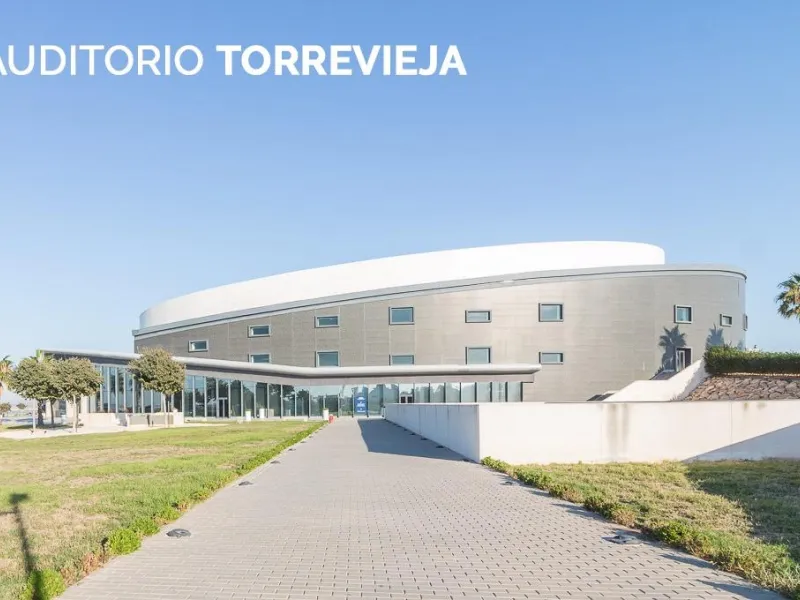 Villa independiente reformada con apartamento independiente y piscina privada en Villamartín