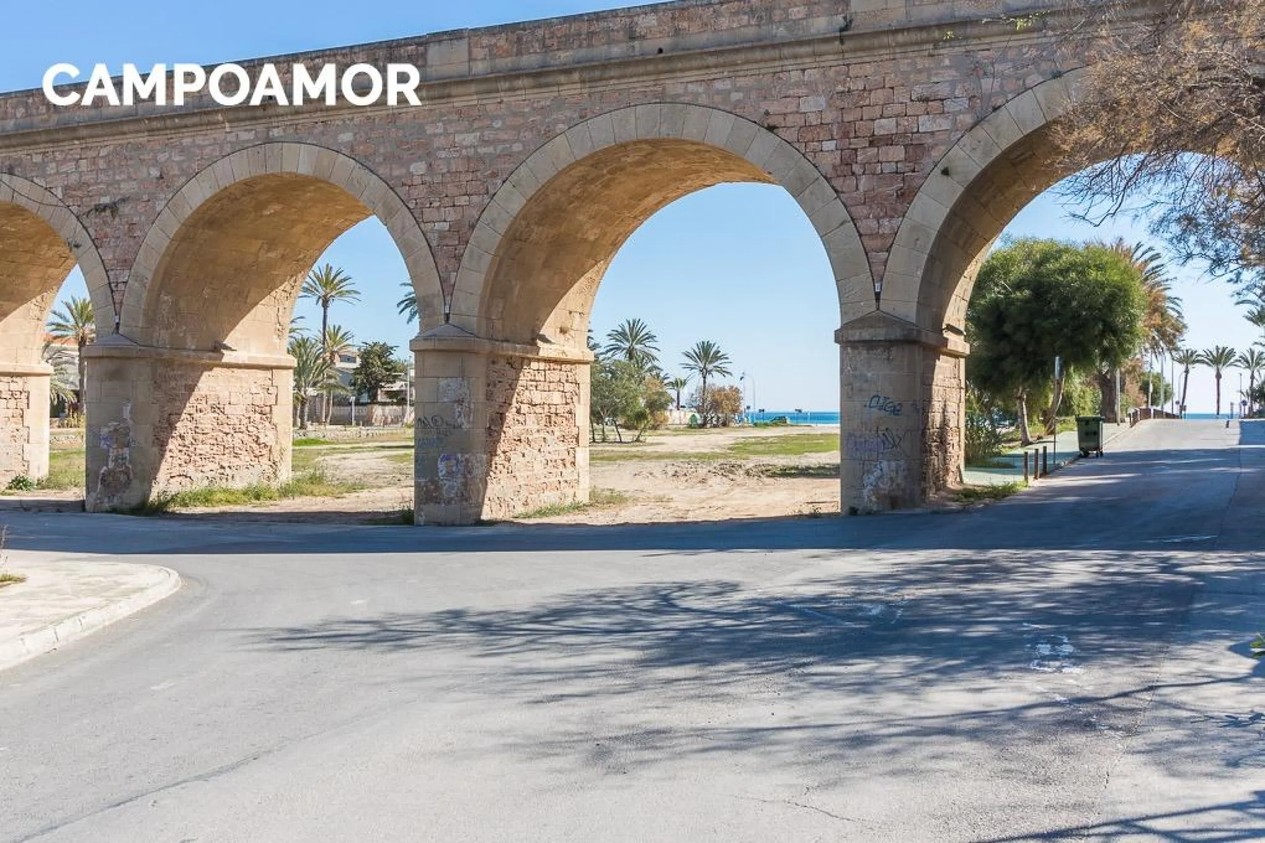 Villa independiente reformada con apartamento independiente y piscina privada en Villamartín