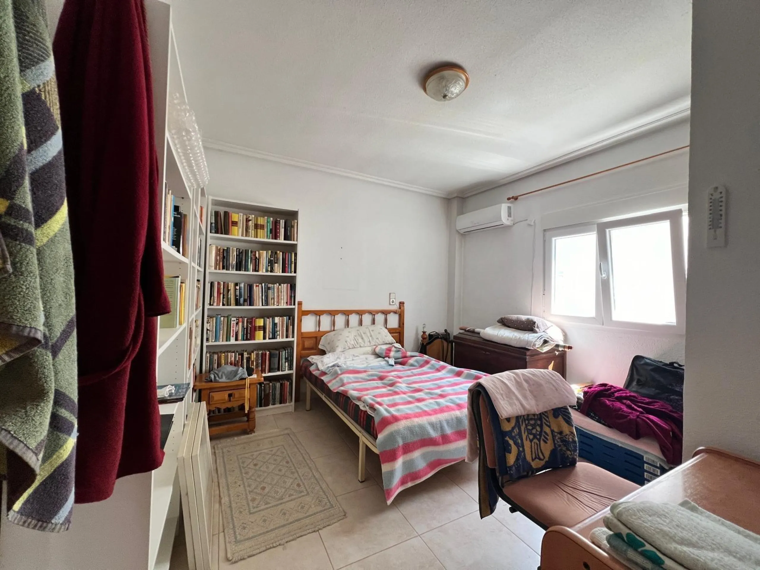 Propiedad Única con Gran Terraza y Solárium Privado en el Corazón de Torrevieja