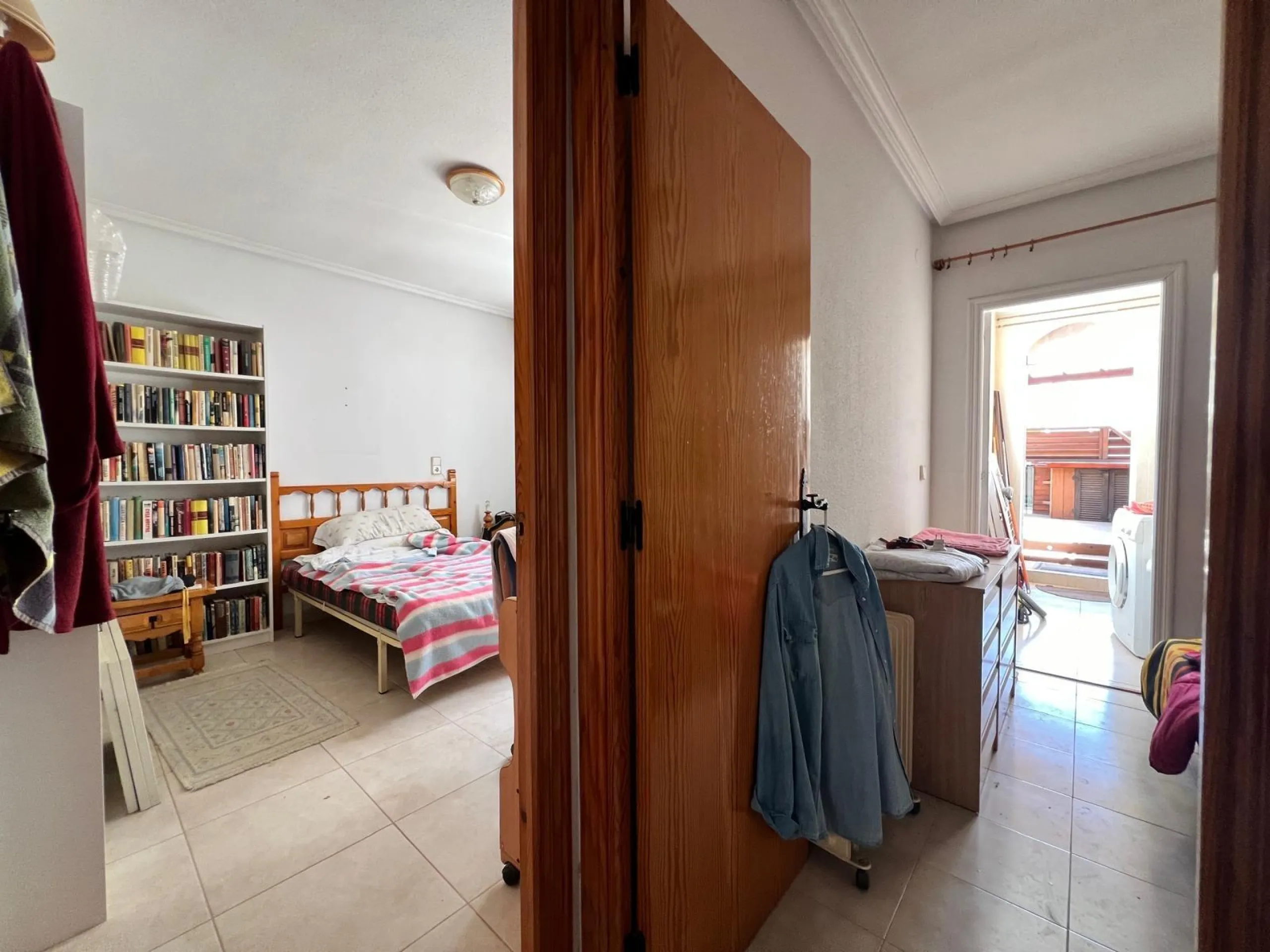 Propiedad Única con Gran Terraza y Solárium Privado en el Corazón de Torrevieja