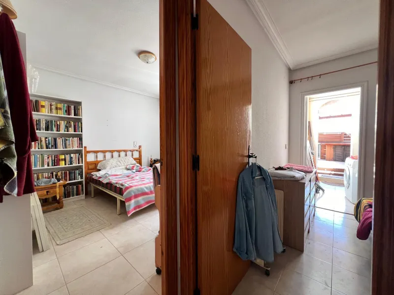 Propiedad Única con Gran Terraza y Solárium Privado en el Corazón de Torrevieja