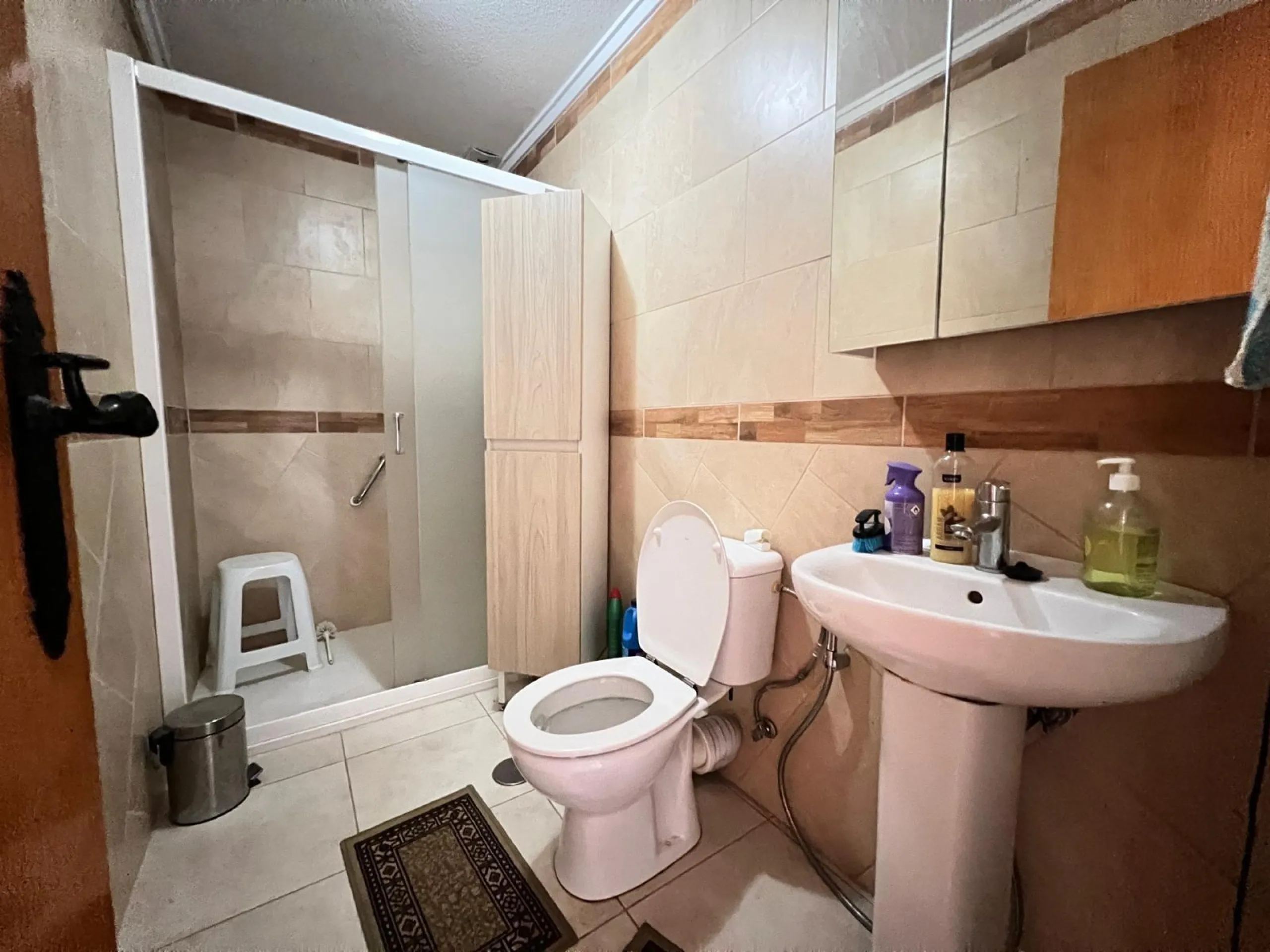 Propiedad Única con Gran Terraza y Solárium Privado en el Corazón de Torrevieja