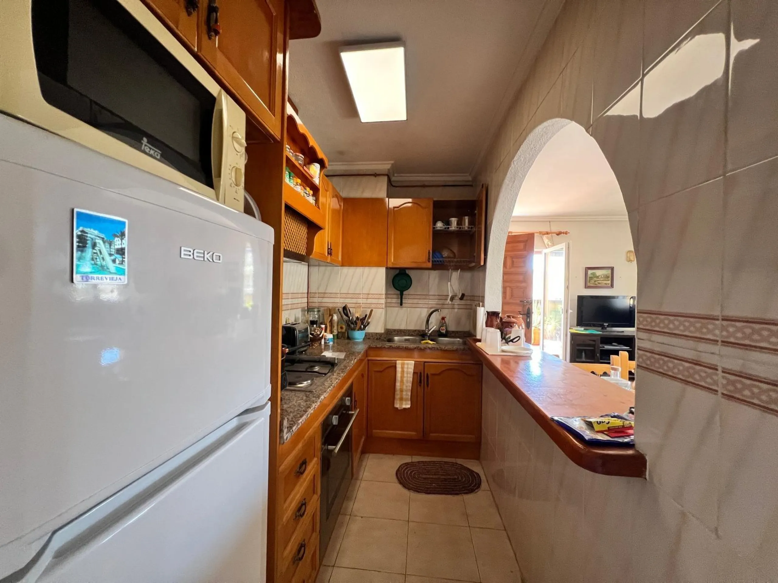 Propiedad Única con Gran Terraza y Solárium Privado en el Corazón de Torrevieja
