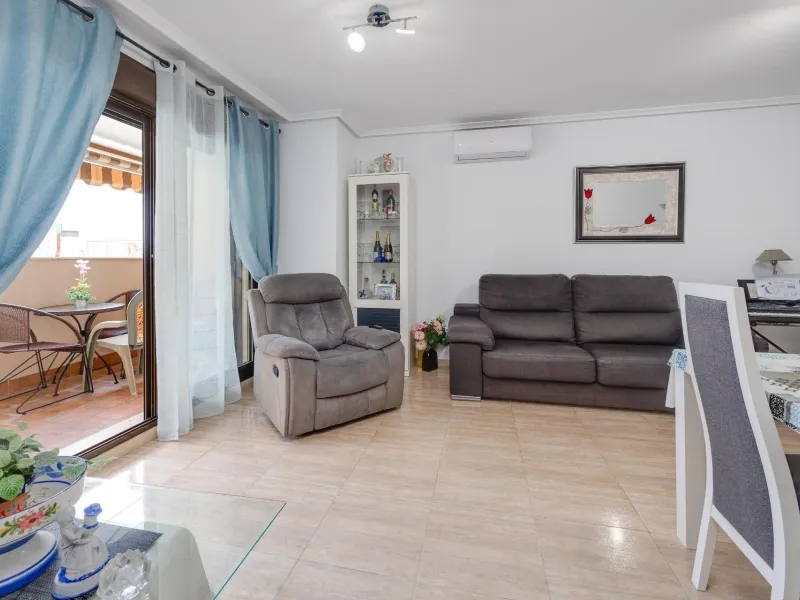 Cozy 2 Bed Apartments in Torrevieja with parking and communal pool
