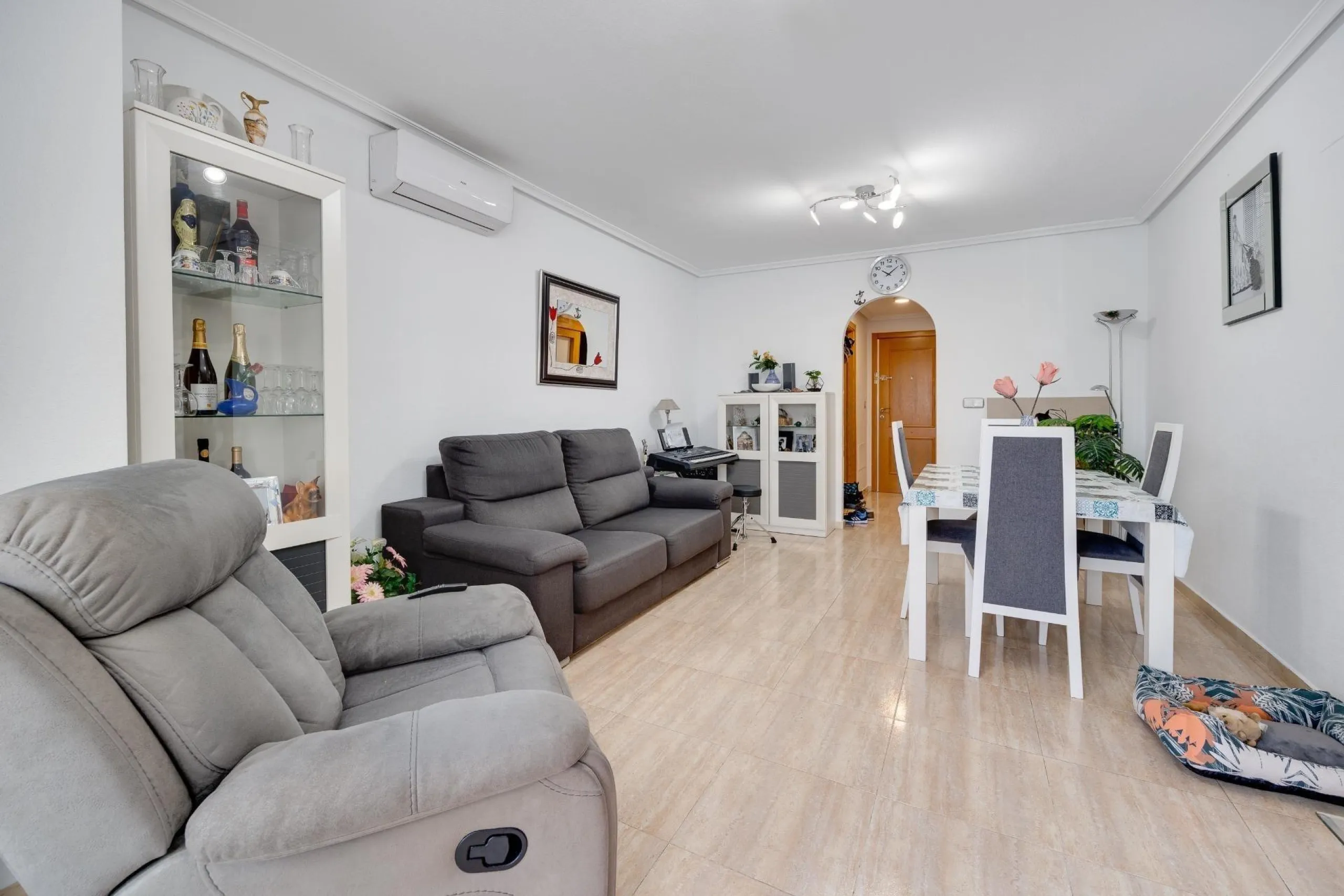 Cozy 2 Bed Apartments in Torrevieja with parking and communal pool
