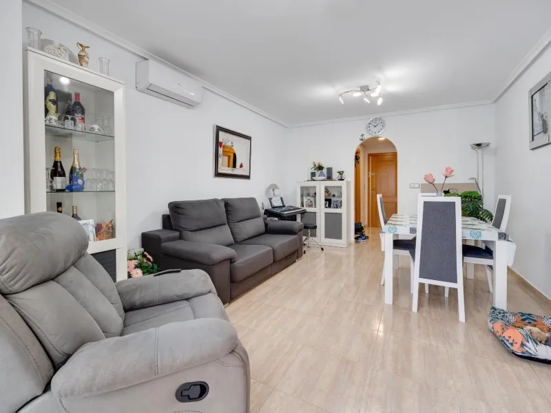 Cozy 2 Bed Apartments in Torrevieja with parking and communal pool