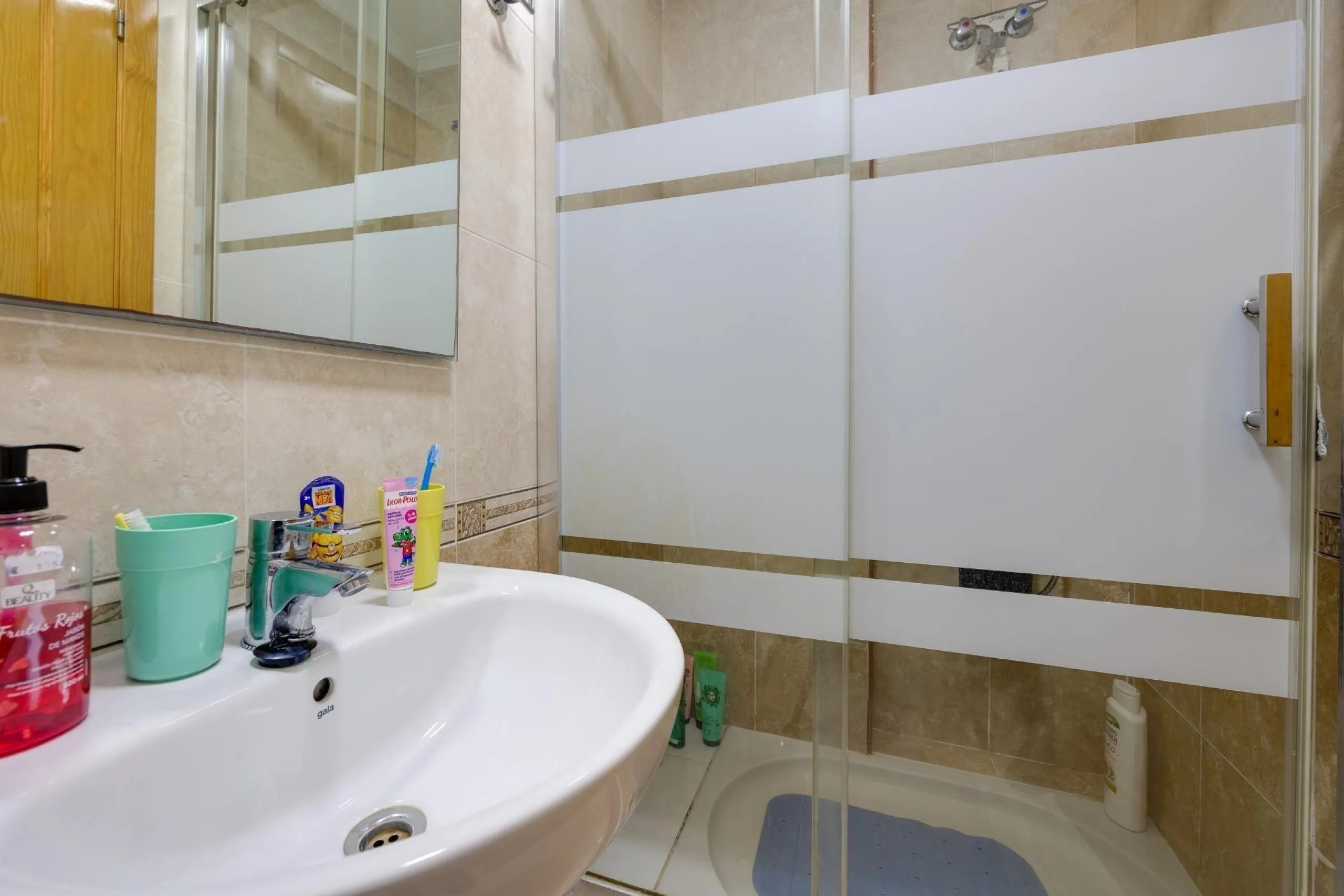 Cozy 2 Bed Apartments in Torrevieja with parking and communal pool