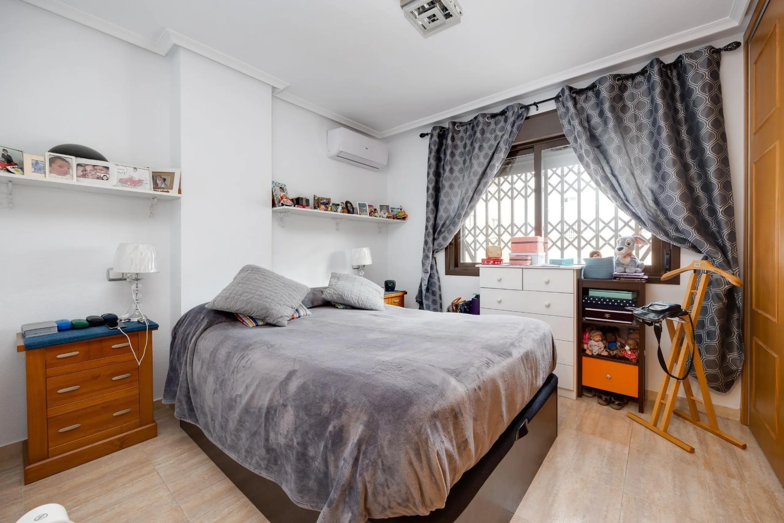 Cozy 2 Bed Apartments in Torrevieja with parking and communal pool