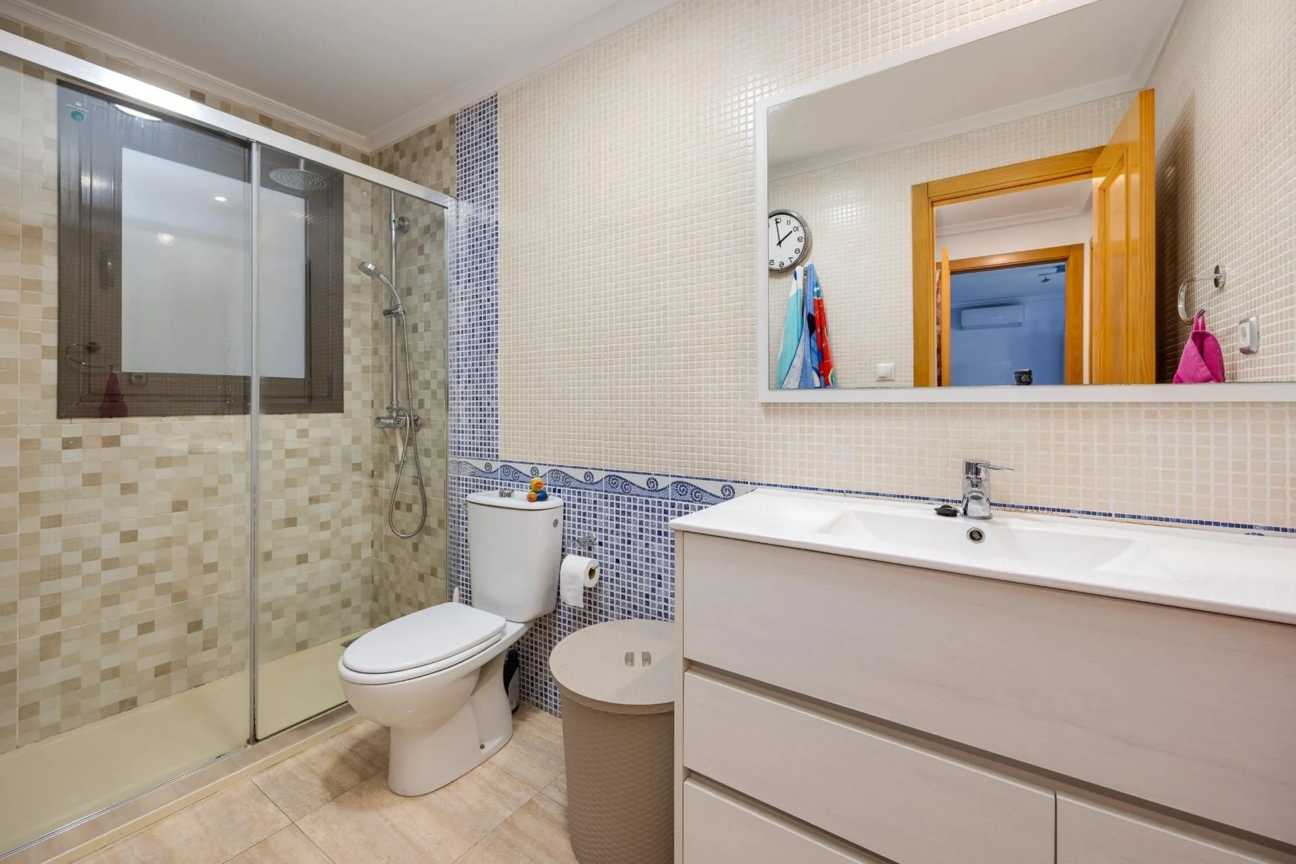 Cozy 2 Bed Apartments in Torrevieja with parking and communal pool