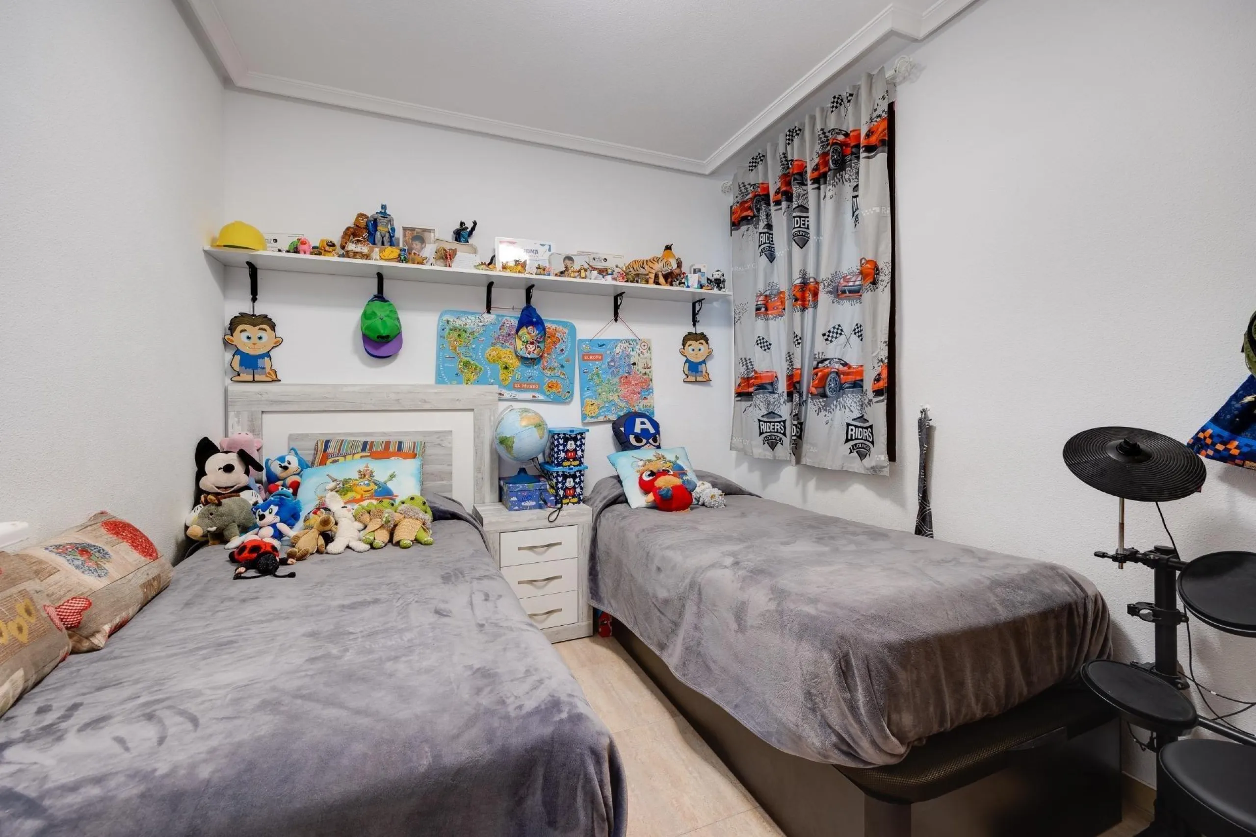 Cozy 2 Bed Apartments in Torrevieja with parking and communal pool