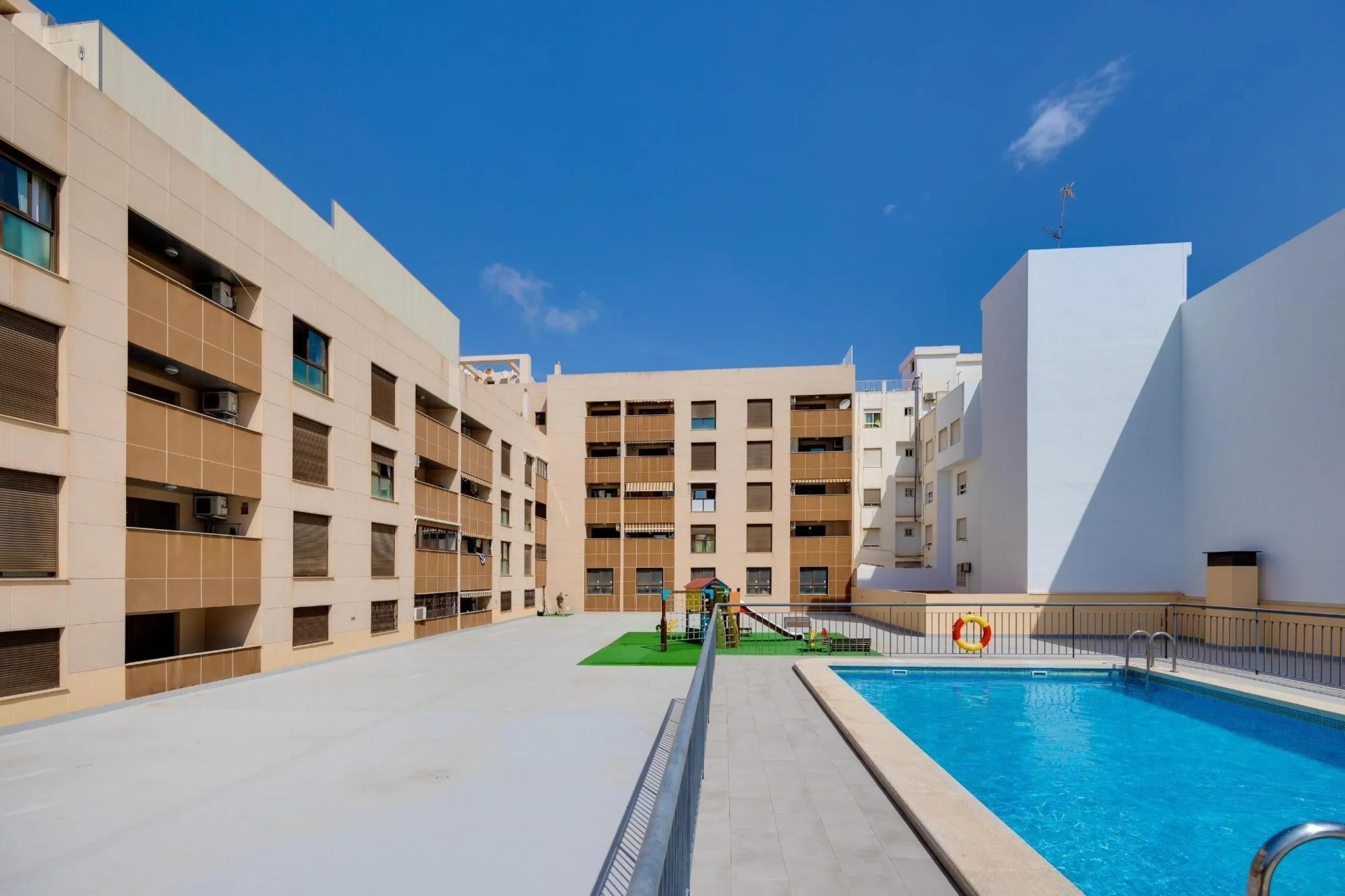 Cozy 2 Bed Apartments in Torrevieja with parking and communal pool