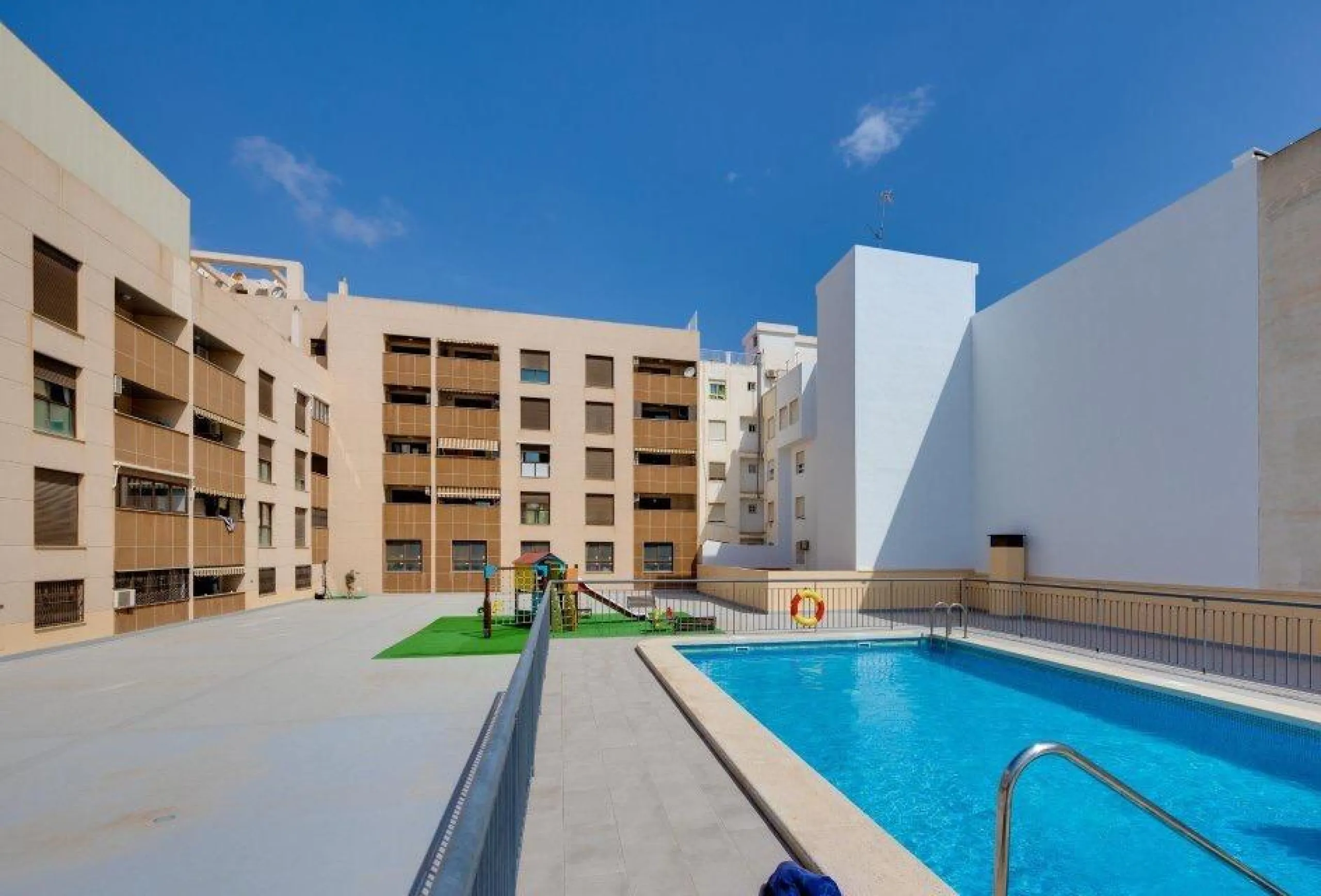 Cozy 2 Bed Apartments in Torrevieja with parking and communal pool