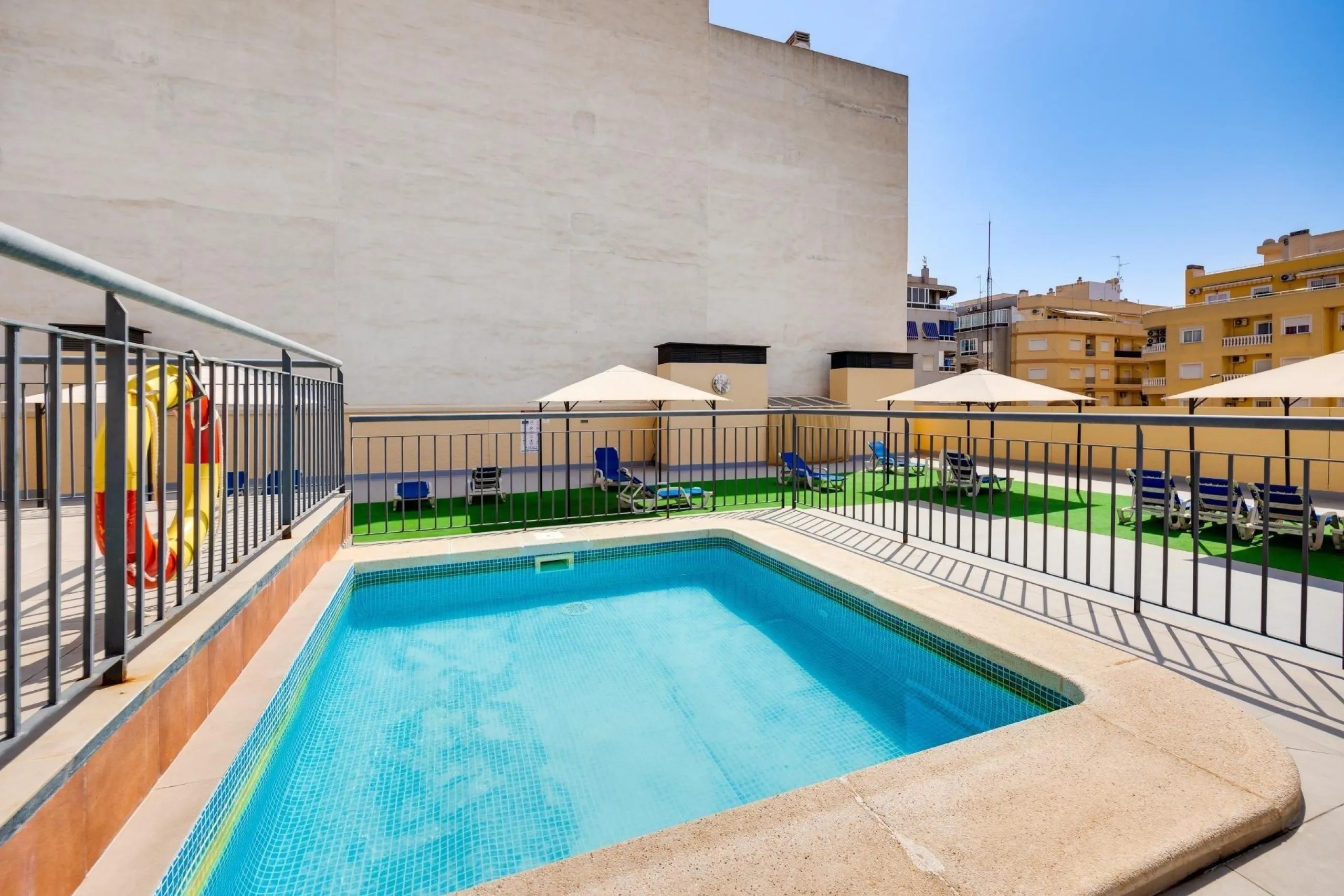 Cozy 2 Bed Apartments in Torrevieja with parking and communal pool