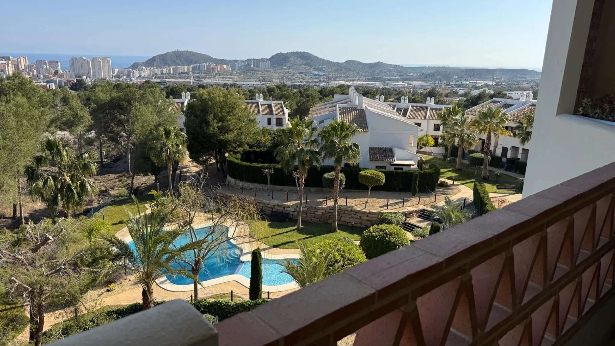 Impresionante Dúplex con Vistas Panorámicas al Mar en Bahía Golf, Finestrat