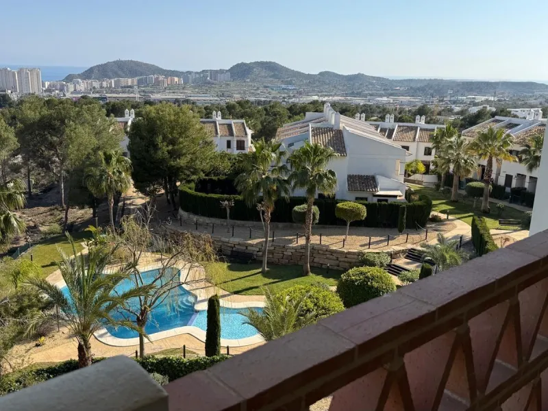 Impresionante Dúplex con Vistas Panorámicas al Mar en Bahía Golf, Finestrat