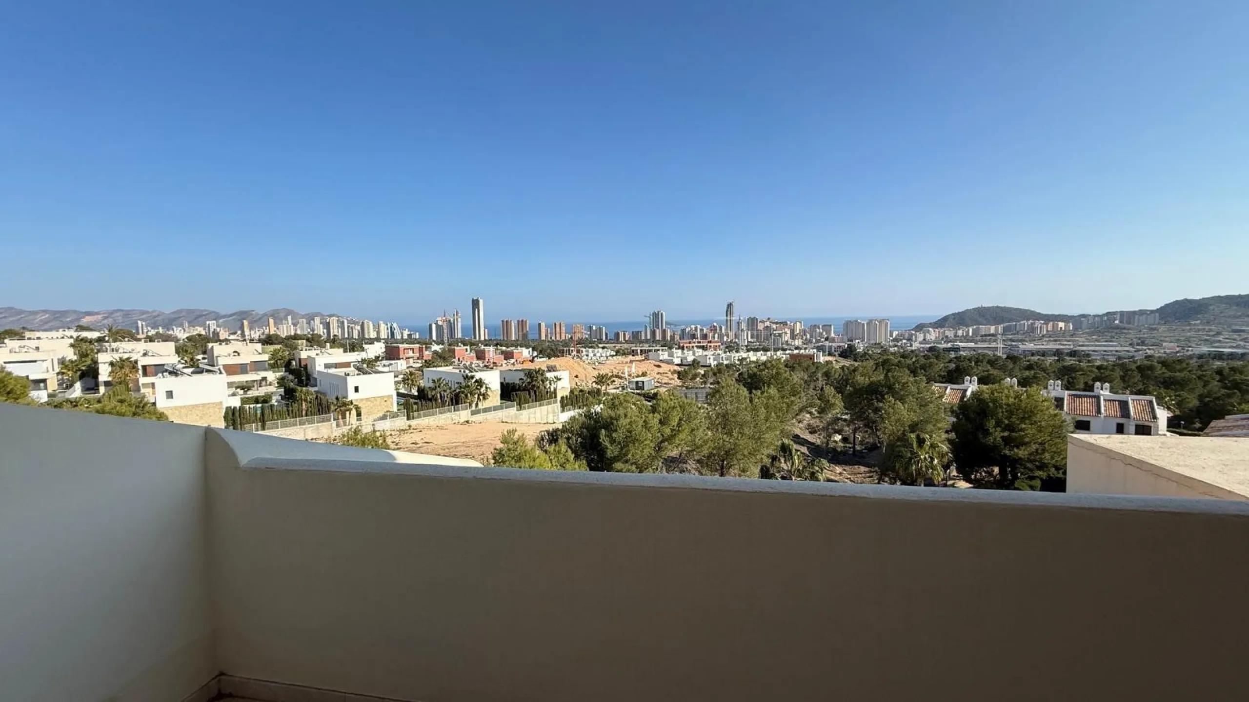 Impresionante Dúplex con Vistas Panorámicas al Mar en Bahía Golf, Finestrat