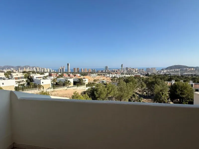Impresionante Dúplex con Vistas Panorámicas al Mar en Bahía Golf, Finestrat