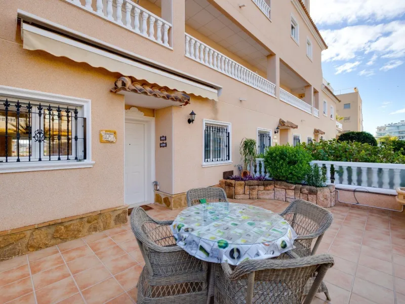 STUNNING GROUND FLOOR APARTMENT IN VISTA AZUL XII