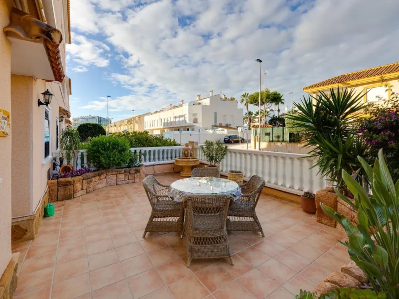 STUNNING GROUND FLOOR APARTMENT IN VISTA AZUL XII