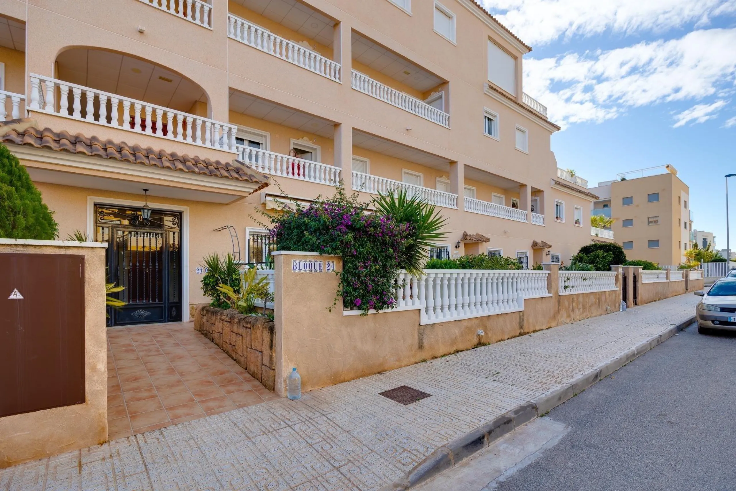 STUNNING GROUND FLOOR APARTMENT IN VISTA AZUL XII